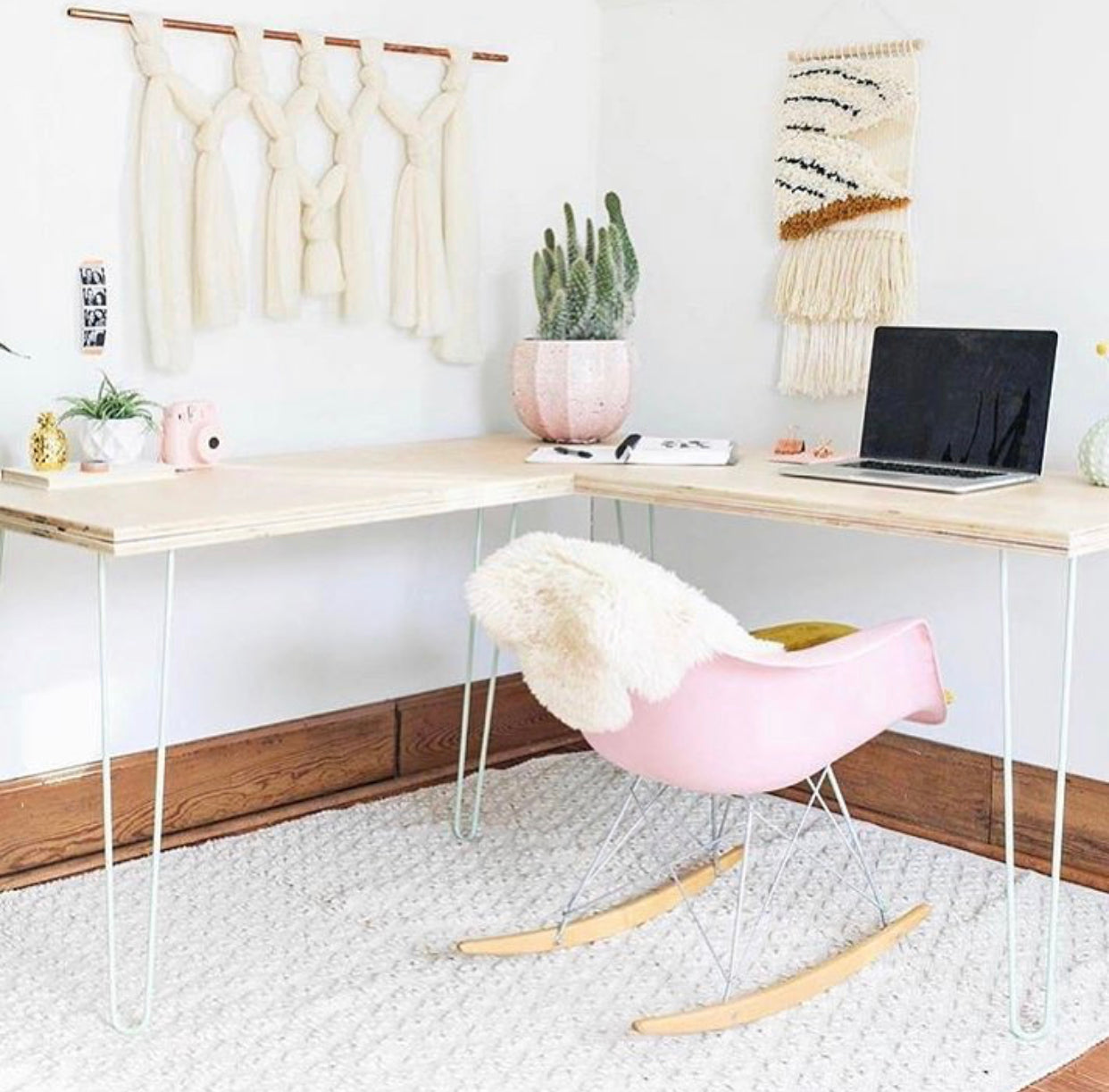 Ideas & Inspiration - Hairpin Leg Desks - Made with DIYHairpinLegs